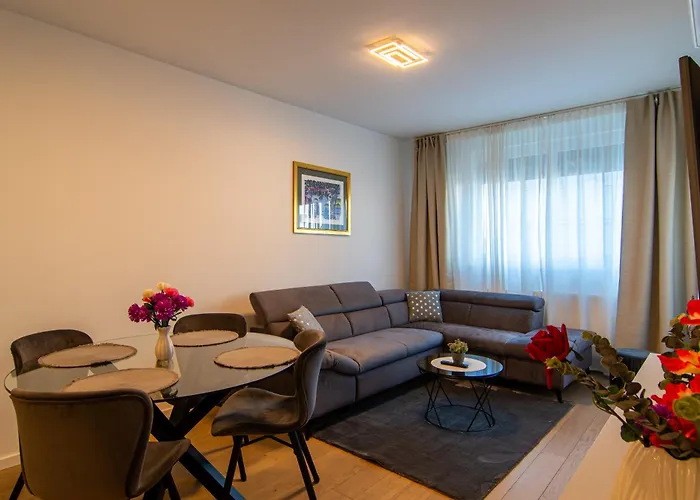 Flexible Selfcheckins 63 - Zagreb - Loggia - Brand New