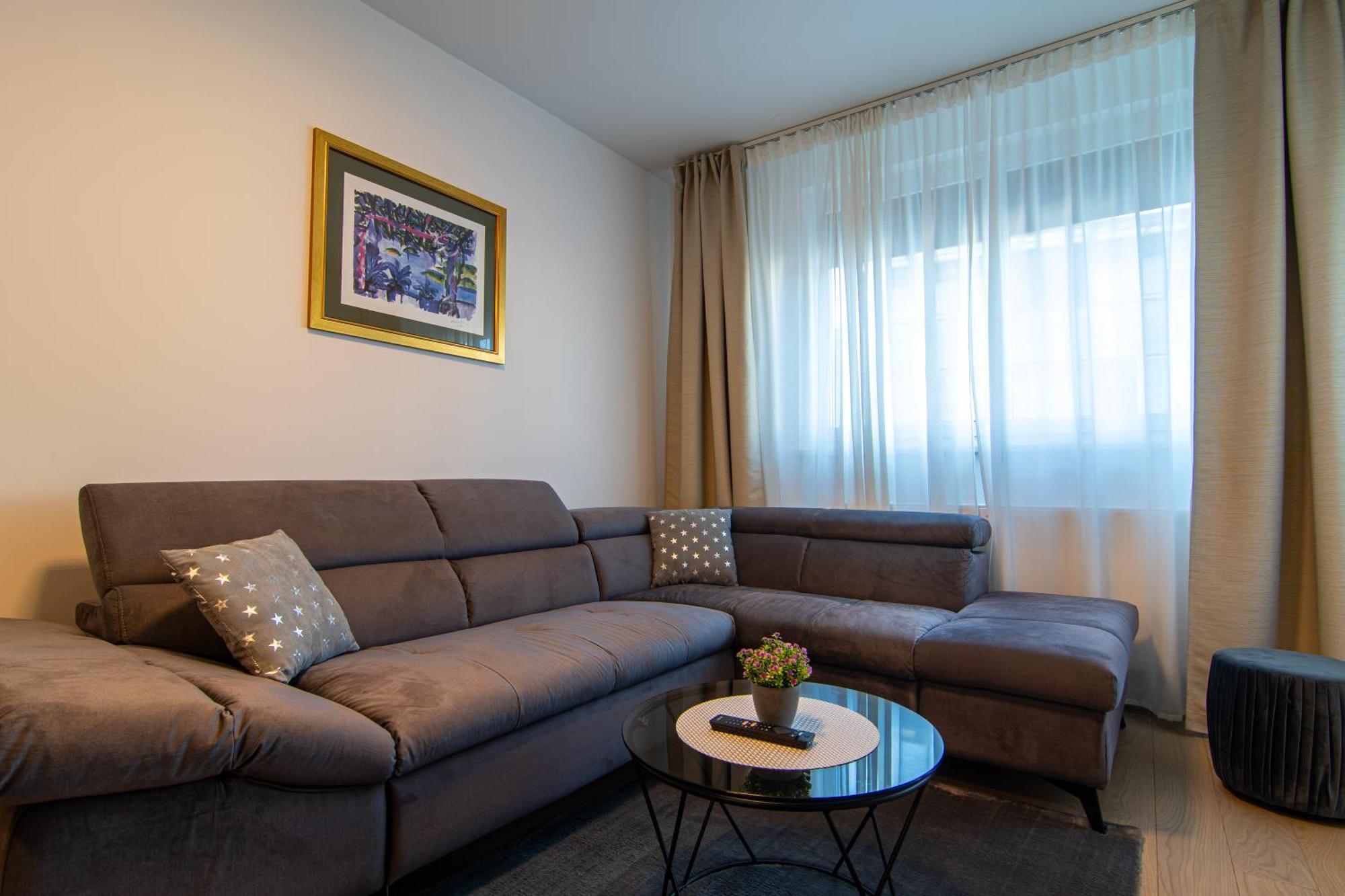 Flexible Selfcheckins 63 - - Loggia - Brand New * Zagabria
